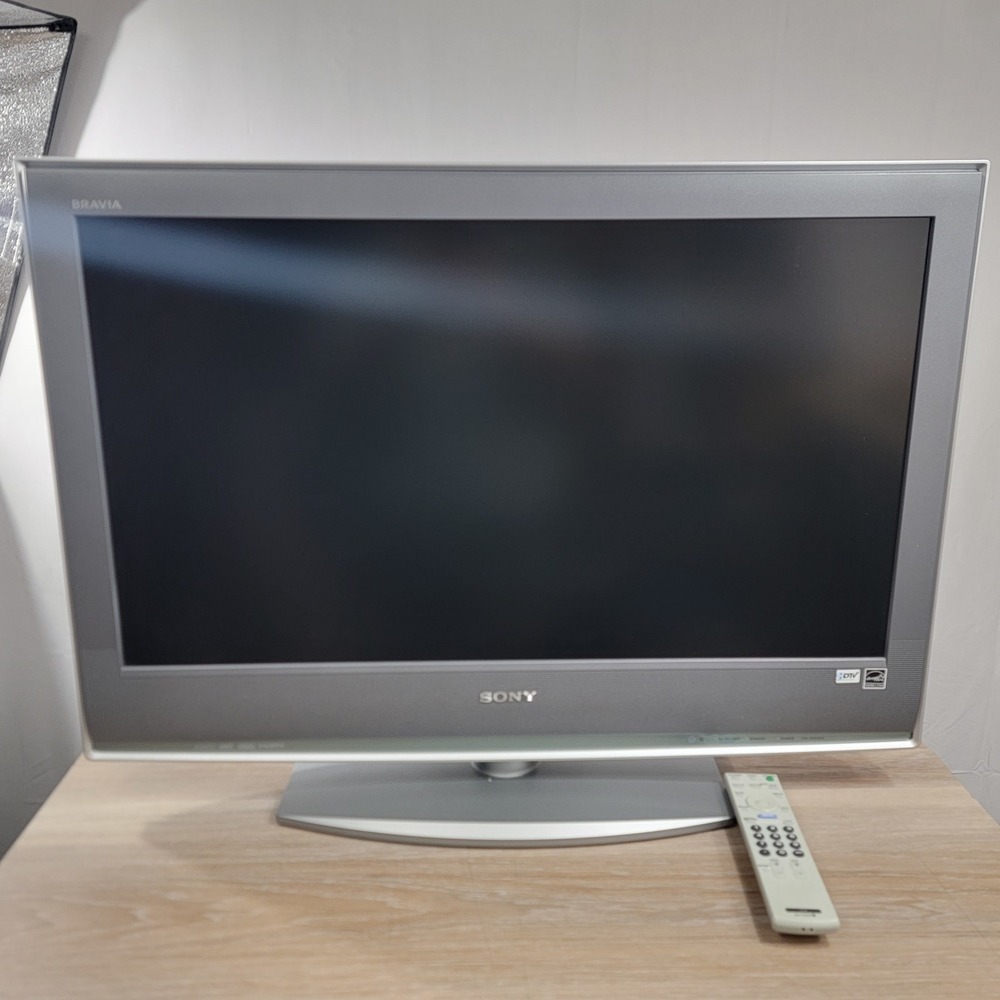 Sony Bravia KDL-32S2000 32" LCD Digital Color TV Silver with Remote RM-YD005